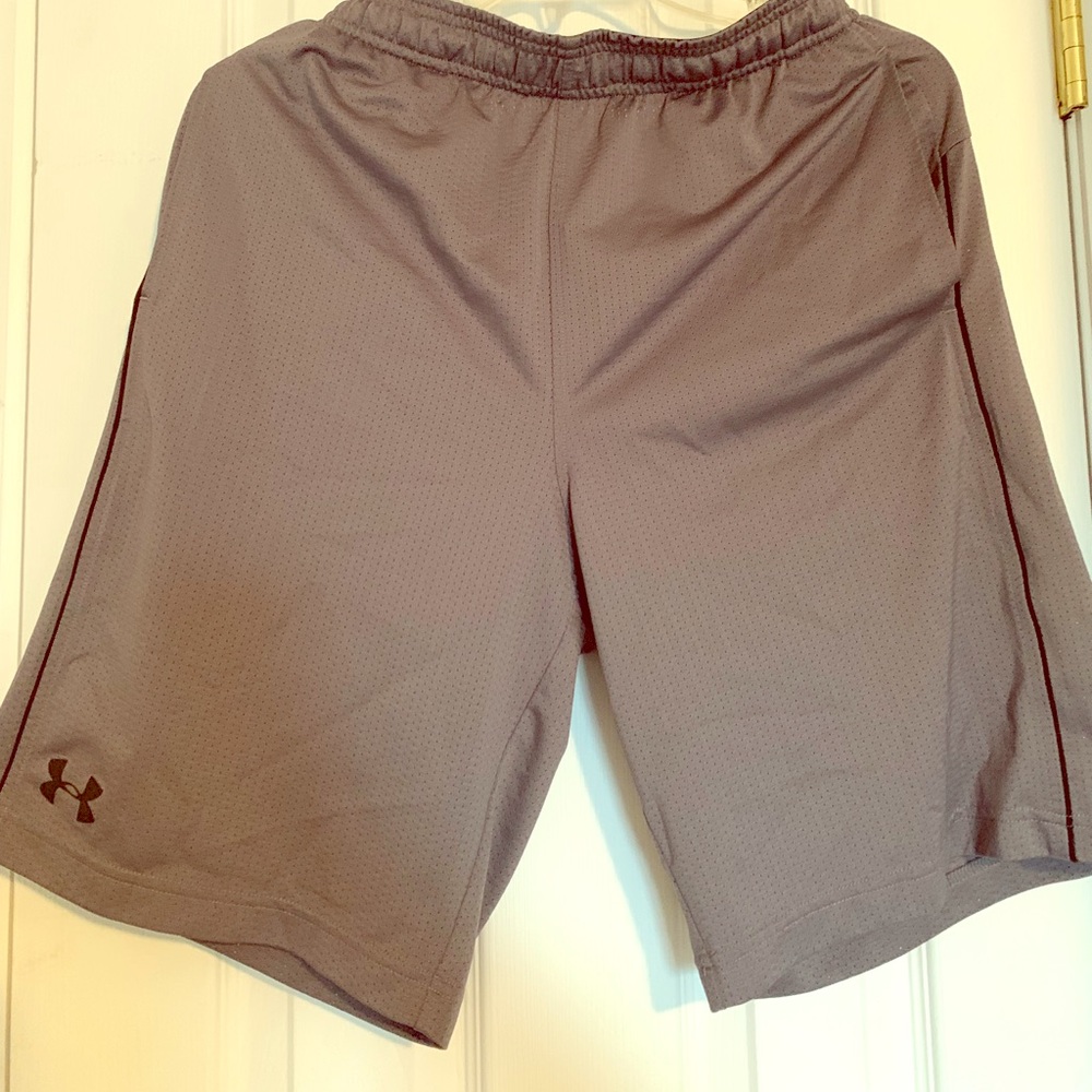 Men’s Size Medium Gray Under Armour Shorts